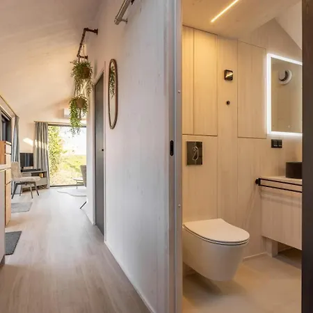 Tiny House With Deck In - Tuin Keet - 18 *